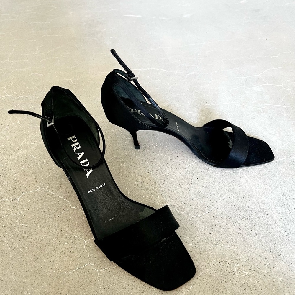 PRADA pump black size 9.5 kitten heel